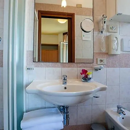 Cristina Hotel 3*